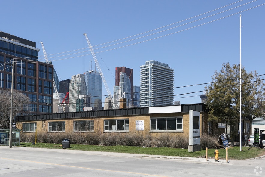178 Queens Quay St E, Toronto, ON for sale - Building Photo - Image 1 of 1