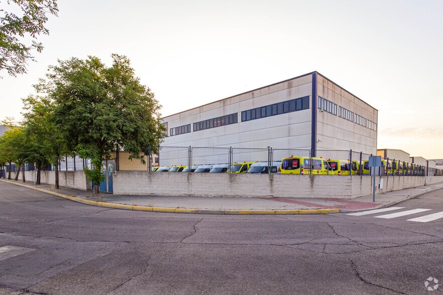 Calle Valencia de Don Juan, 25, Fuenlabrada, Madrid for lease - Building Photo - Image 2 of 4