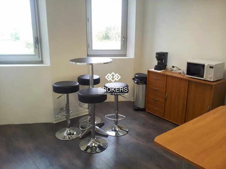 Office in Avignon for lease - Interior Photo - Image 2 of 3