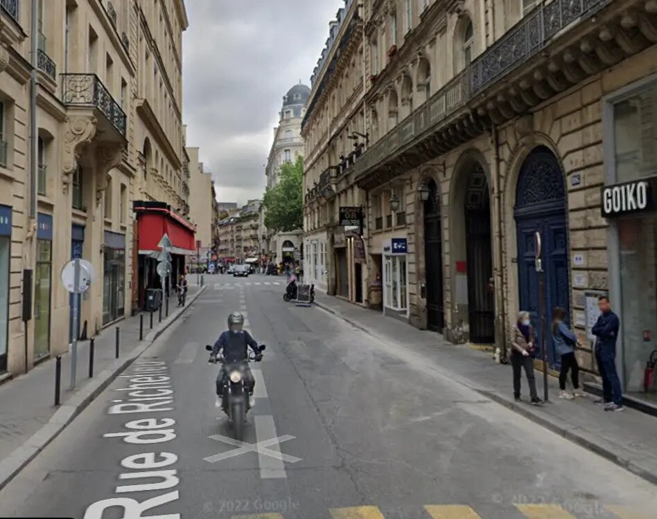 Retail in Paris for lease Building Photo- Image 1 of 4