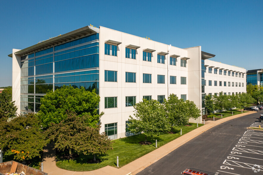 111 Corporate Office Dr, Earth City, MO for lease - Primary Photo - Image 1 of 3