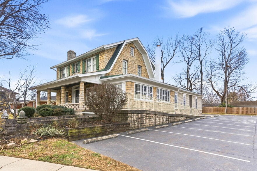 3208 College Dr, Louisville, KY for sale - Building Photo - Image 2 of 90