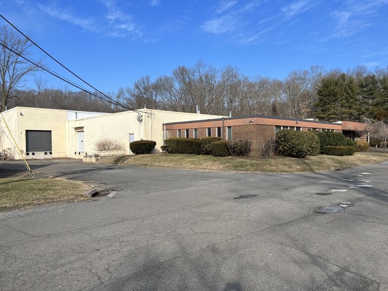 100 Shaw Rd, North Branford, CT for sale - Building Photo - Image 1 of 1