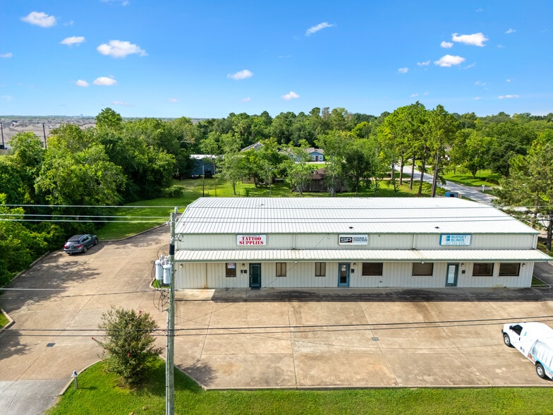 8019 FM 517 Rd W, Dickinson, TX for lease - Building Photo - Image 3 of 16