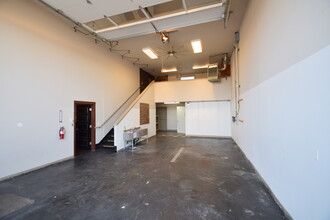 611 NE Jackpine Ct, Redmond, OR for lease Building Photo- Image 2 of 9