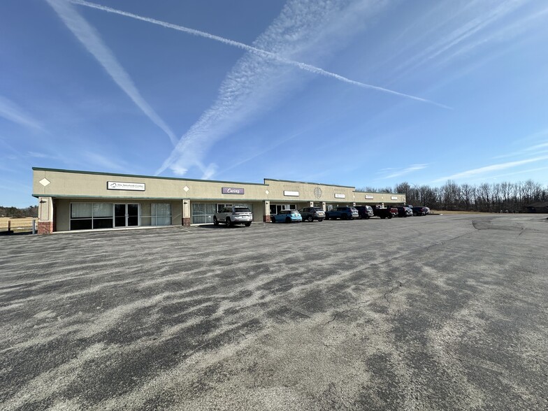 1939 E Shore Dr, Lansing, NY for lease - Building Photo - Image 1 of 3