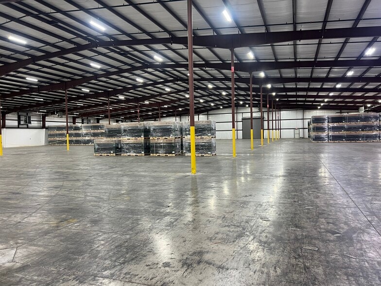 2195 Industrial South Rd, Dalton, GA for lease - Interior Photo - Image 1 of 4
