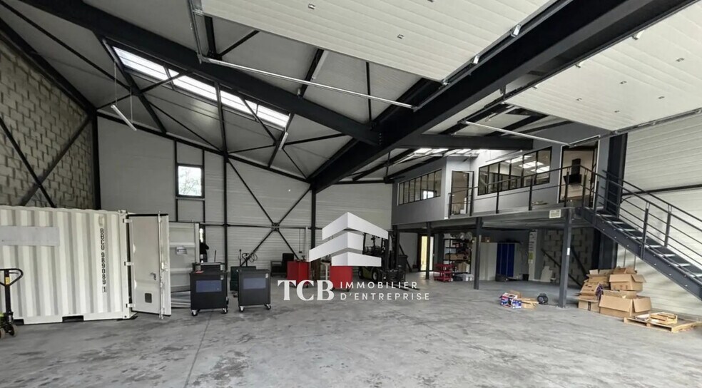 Flex in Vigneux-de-Bretagne for lease - Interior Photo - Image 1 of 11