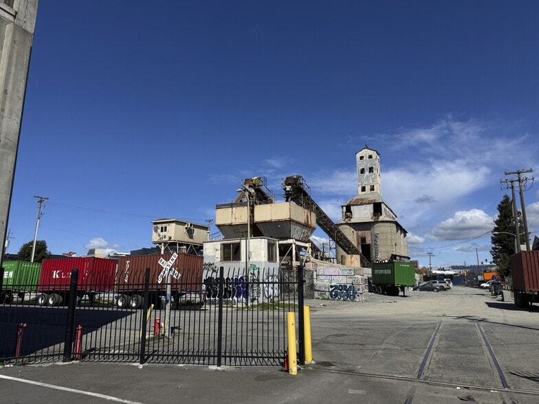 2400 Peralta St, Oakland, CA for sale - Building Photo - Image 2 of 9