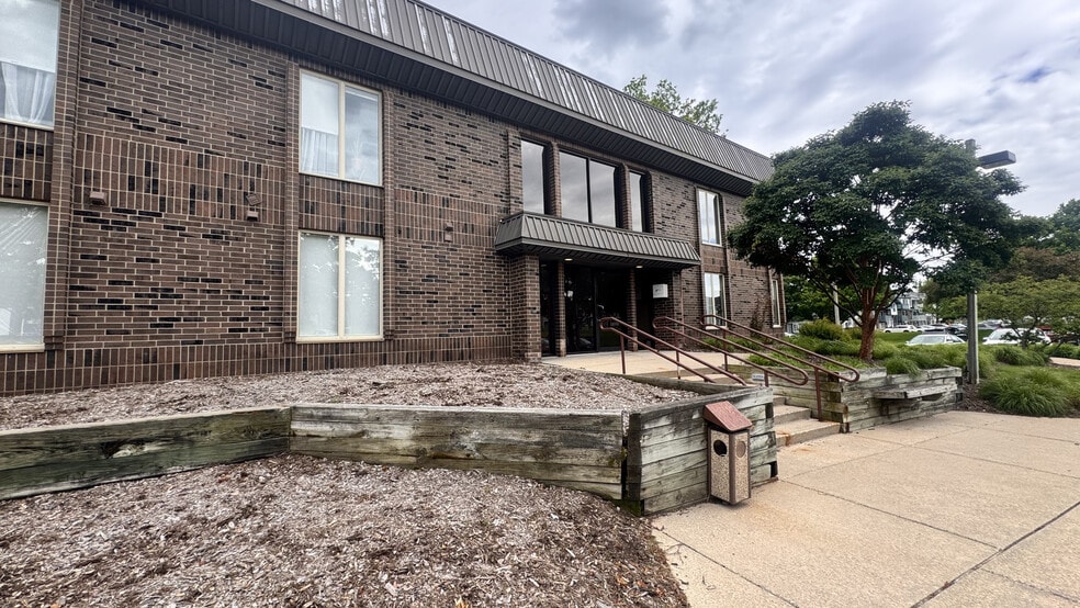 6100 Newport Rd, Portage, MI for sale - Building Photo - Image 2 of 5