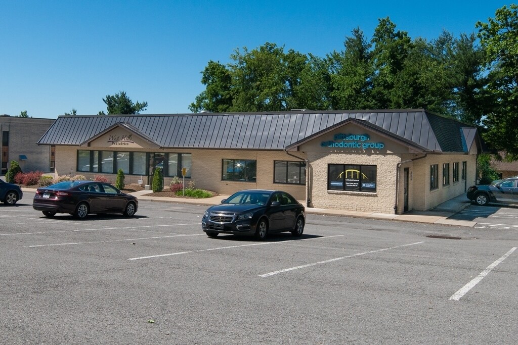 974 Beaver Grade Rd, Moon Township, PA 15108