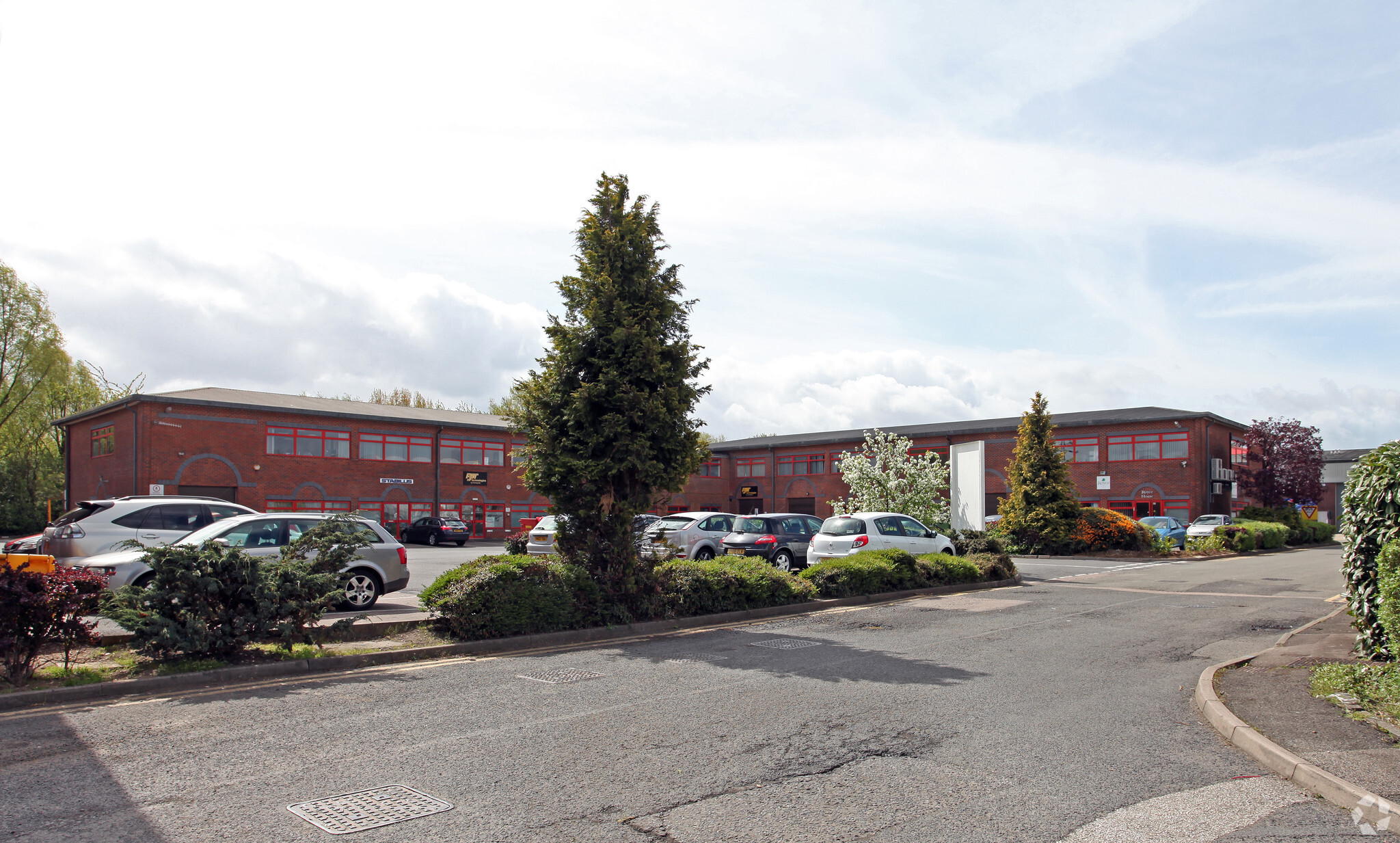 Canada Clos, Banbury for lease Primary Photo- Image 1 of 7