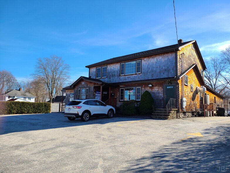 138 Lake St, Webster, MA 01570