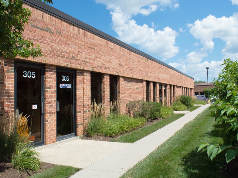 2010 E Algonquin Rd, Schaumburg, IL for lease - Building Photo - Image 3 of 7