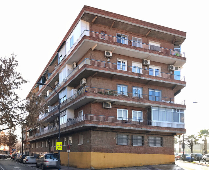 Calle Jacinto Benavente, 21, Getafe, Madrid for sale - Primary Photo - Image 1 of 2