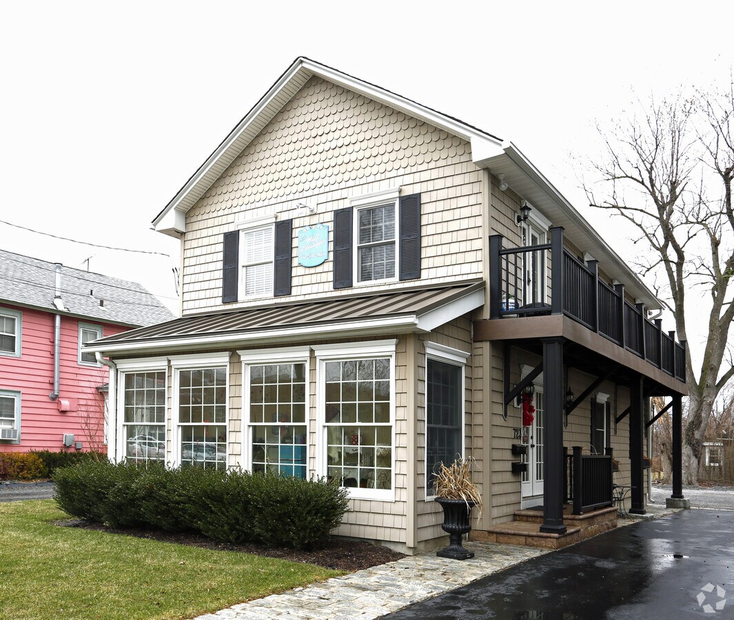 723 Broad St, Shrewsbury, NJ 07702