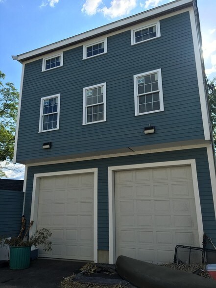 16 Stafford Rd, Tiverton, RI for sale - Primary Photo - Image 1 of 1