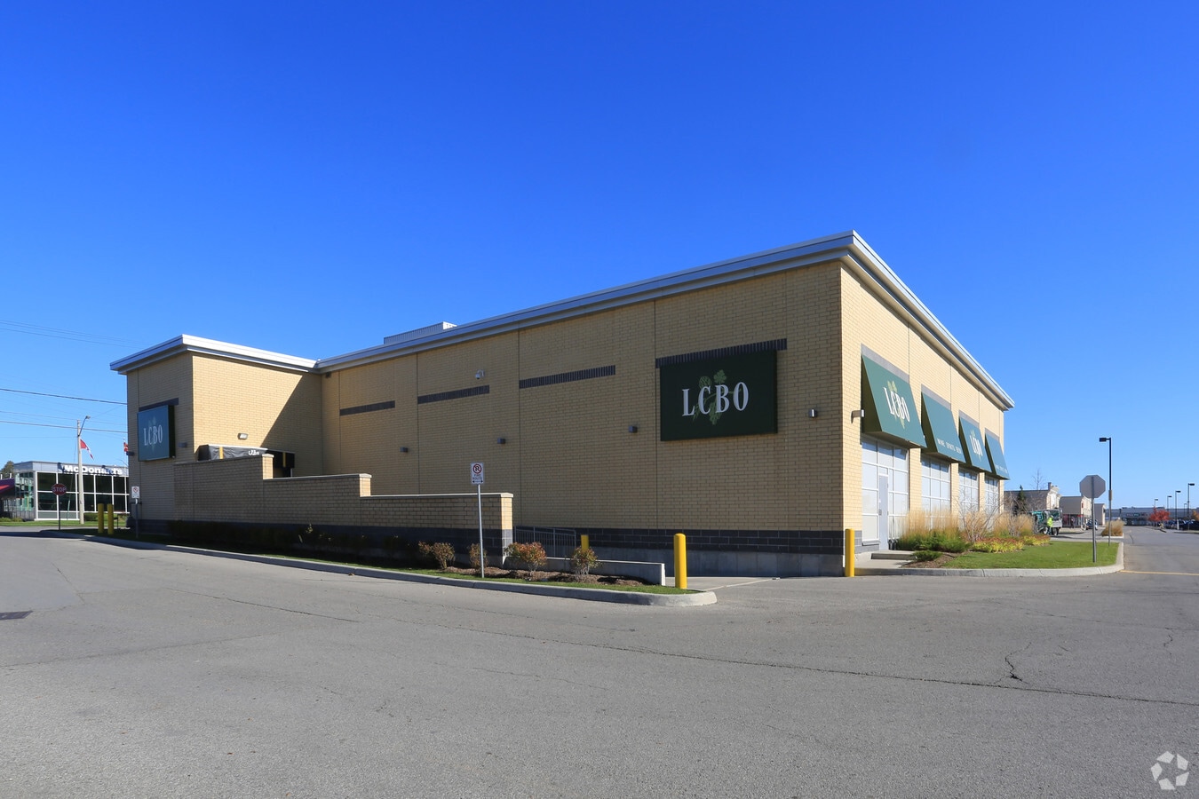 655 Fairway Rd S, Kitchener, ON N2C 1X4