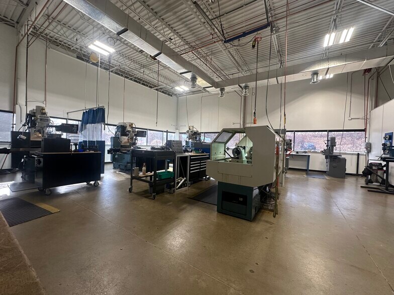 Industrial Portfolio portfolio of 2 properties for sale on LoopNet.com - Building Photo - Image 3 of 7