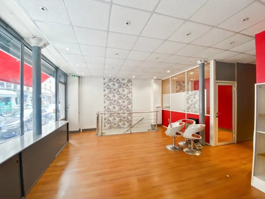 Office in Paris for lease Building Photo- Image 1 of 6