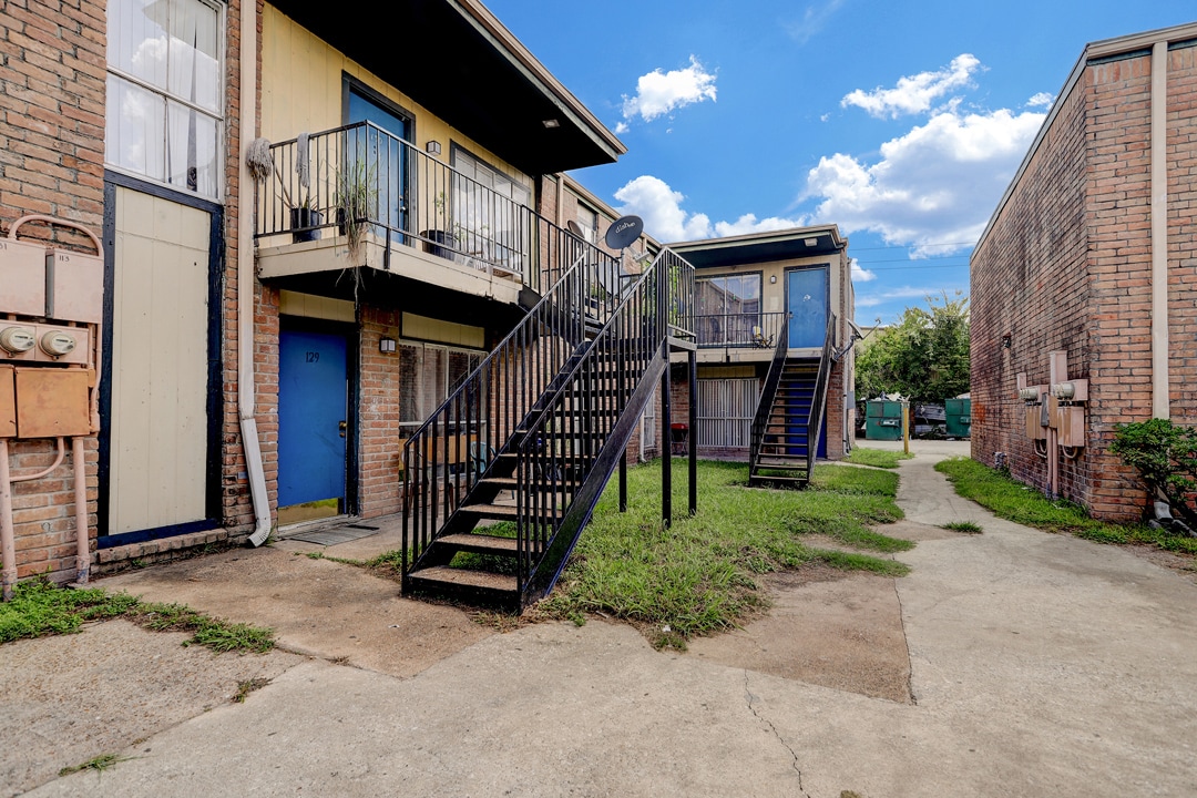 215 W Little York Rd, Houston, TX 77076 Casa Real Apartments