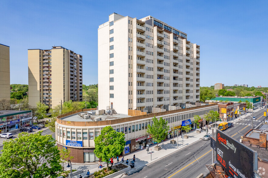 1920 Weston Rd, Toronto, ON for lease - Primary Photo - Image 1 of 5