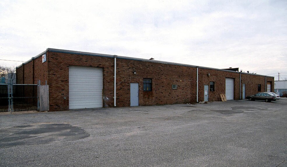 50-70 Cabot St, West Babylon, NY for sale - Primary Photo - Image 1 of 1