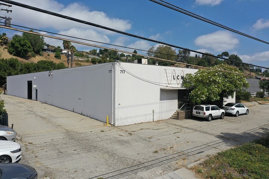 711-717 Monterey Pass Road portfolio of 2 properties for sale on LoopNet.com - Building Photo - Image 3 of 11