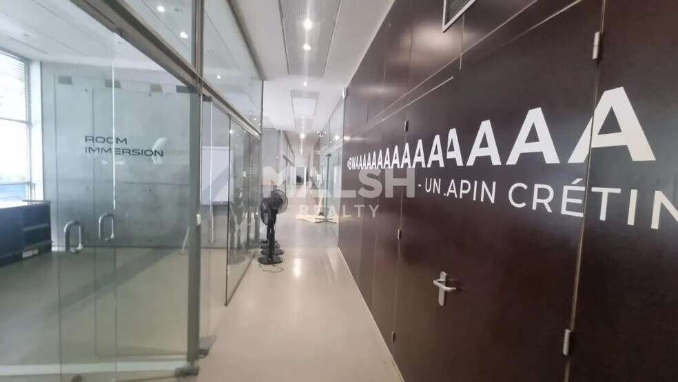 Flex in Lyon for lease - Interior Photo - Image 3 of 13