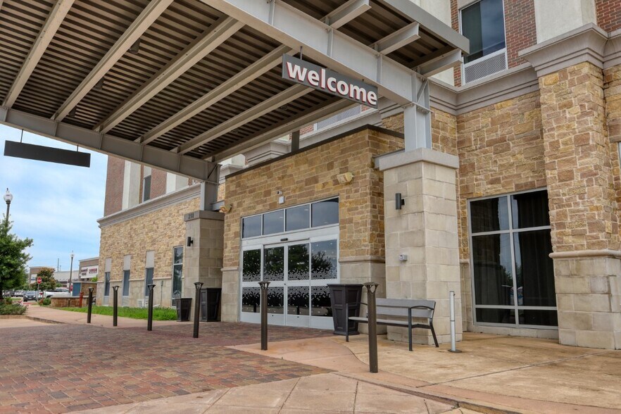 218 Promenade Way, Sugar Land, TX for sale - Building Photo - Image 2 of 19