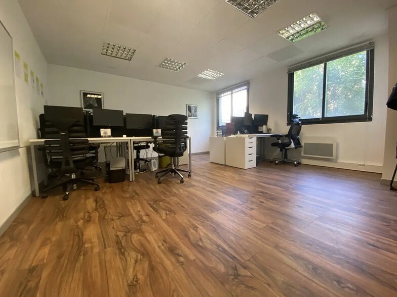 Office in Nantes for lease - Interior Photo - Image 3 of 5