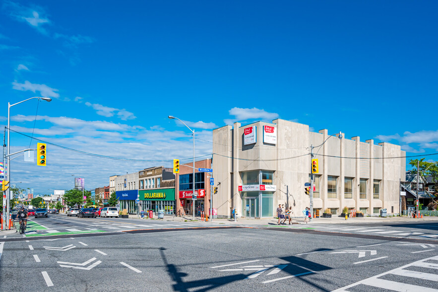 2076 Danforth Ave, Toronto, ON for lease - Building Photo - Image 2 of 5