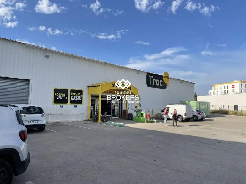 Retail in Marignane for lease - Building Photo - Image 2 of 7