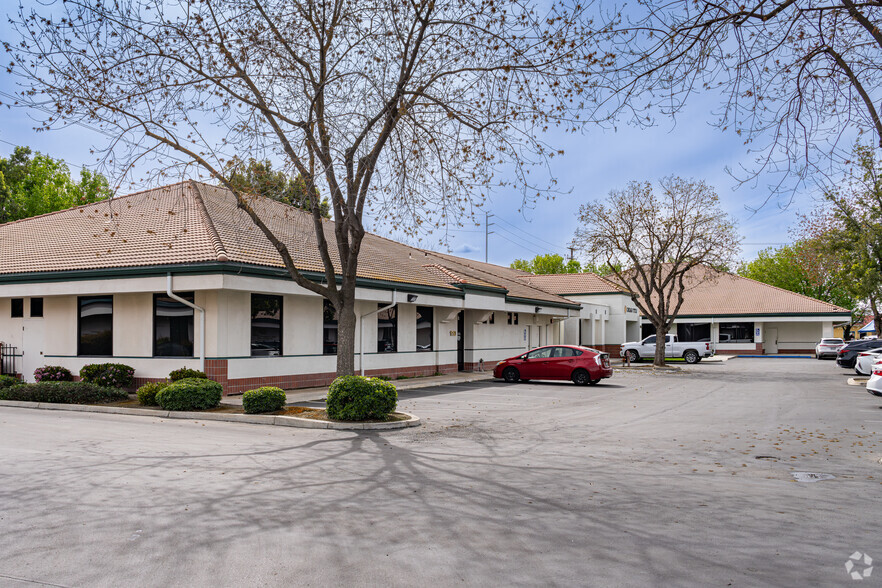 1750 W Walnut Ave, Visalia, CA for sale - Building Photo - Image 2 of 7