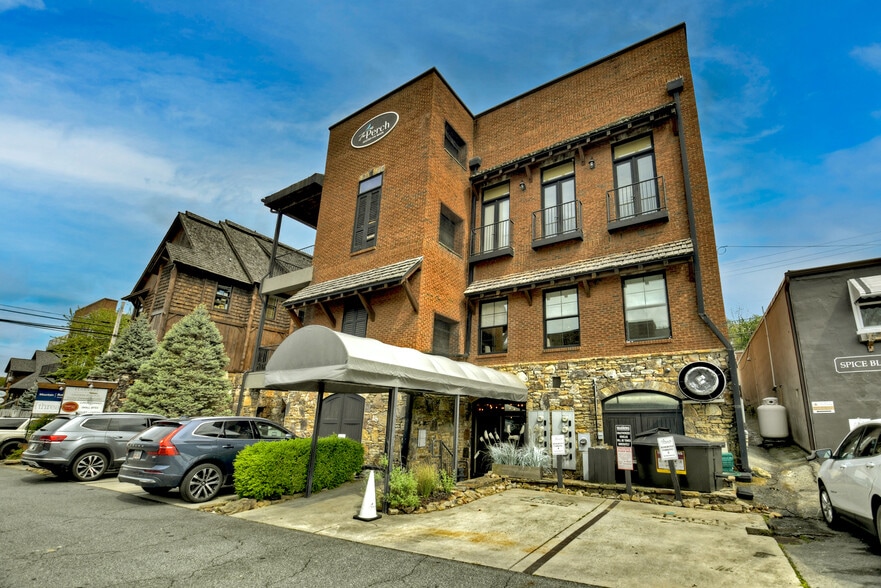 588 E Main St, Blue Ridge, GA for lease - Building Photo - Image 1 of 13