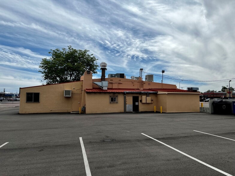 320 N Circle Dr, Colorado Springs, CO for sale - Building Photo - Image 3 of 6