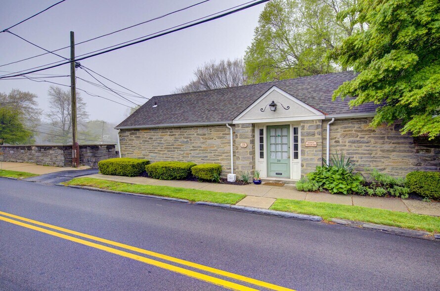 39 E Chestnut Hill Ave, Philadelphia, PA for sale - Primary Photo - Image 1 of 17