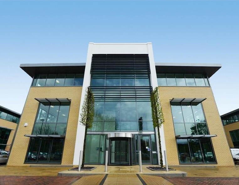 Chiltern Hl, Gerrards Cross for lease - Building Photo - Image 2 of 10