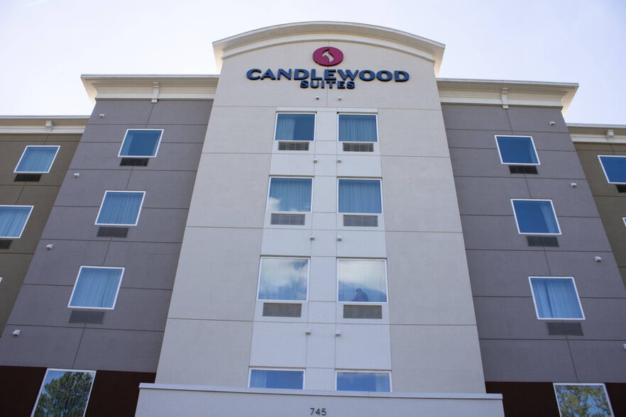 745 Cobb Place Blvd NW, Kennesaw, GA for sale - Building Photo - Image 2 of 15