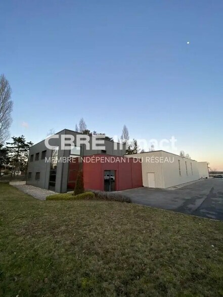 Flex in Brochon for lease - Building Photo - Image 2 of 7