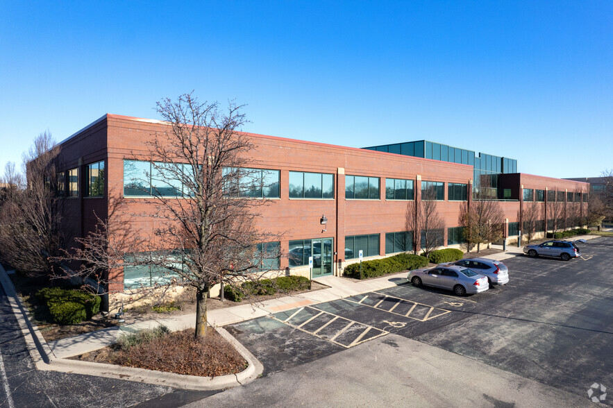 400 N Lakeview Pky, Vernon Hills, IL for lease - Building Photo - Image 1 of 8