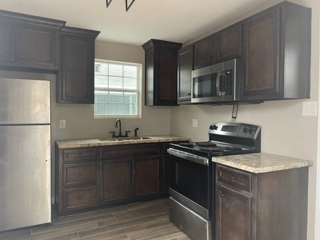 Berry Street Multi-Family portfolio of 18 properties for sale on LoopNet.com - Building Photo - Image 2 of 31