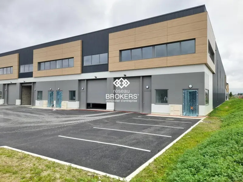 Location Local d'activités 399 m² - Photo 1