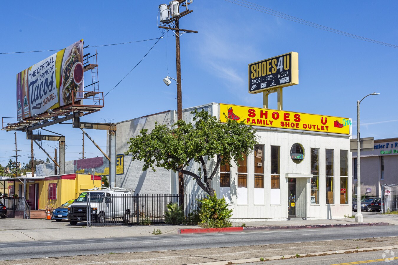 8717 Van Nuys Blvd, Panorama City, CA 91402