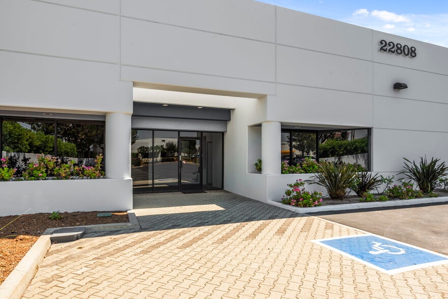 22808 Lockness Ave, Torrance, CA for lease - Building Photo - Image 3 of 17