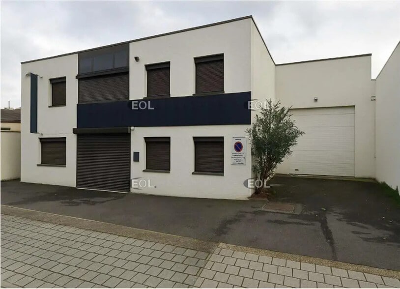 Flex in Colombes for lease - Building Photo - Image 1 of 11