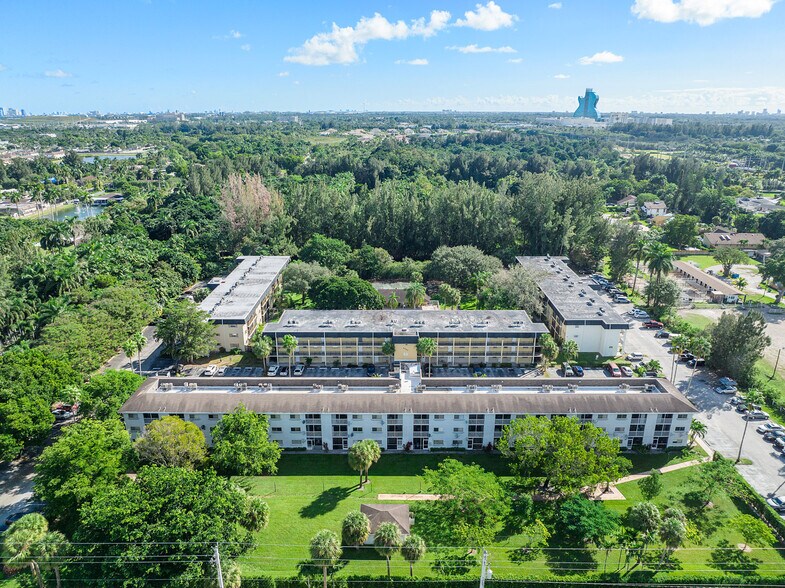 5060 SW 64th Ave, Davie, FL 33314 Westview Commons