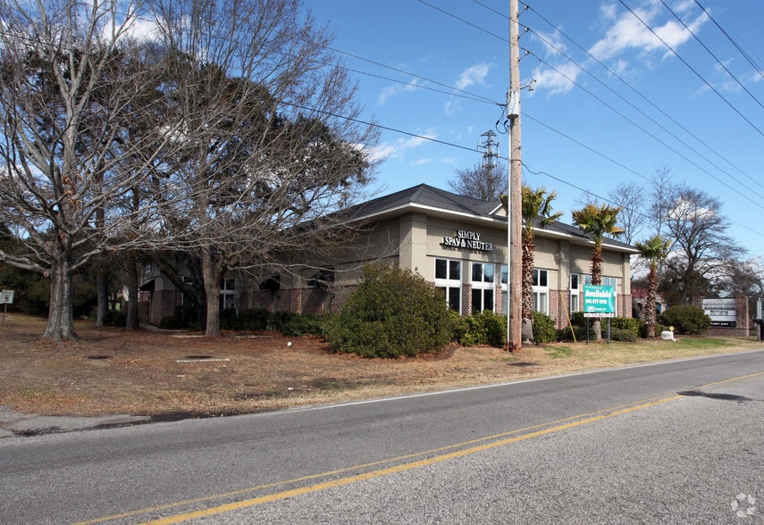 1054 Johnnie Dodds Blvd, Mount Pleasant, SC for lease - Building Photo - Image 2 of 8