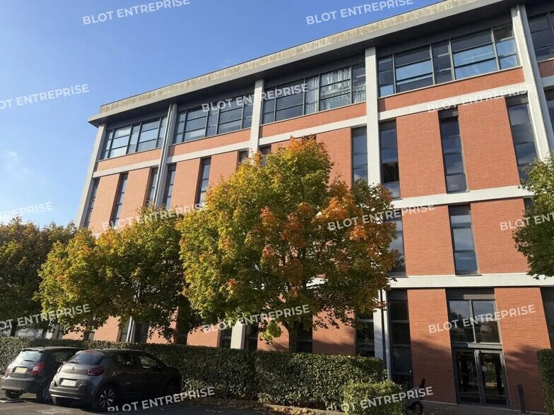 Office in Rennes for lease - Building Photo - Image 2 of 13