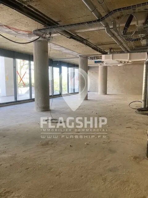 Location Commerce 162 m² - Photo 1